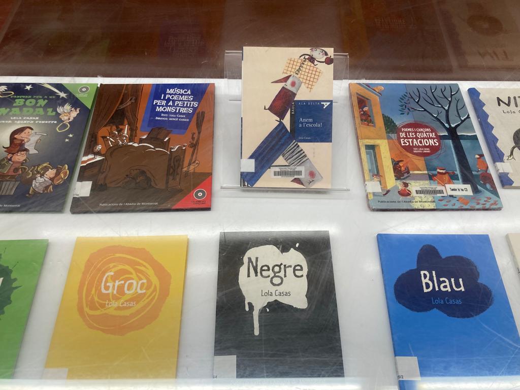 Biblio exposició Lola Casas