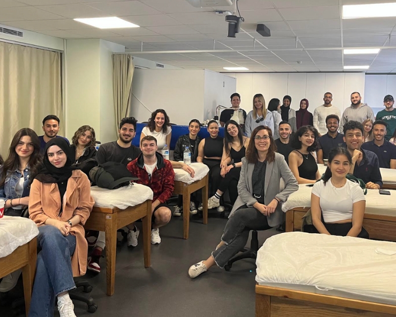 Dra. Victoria Alcaraz, professora del grau en Fisioteràpia, visita a Istambul en el marc del projecte Erasmus+.