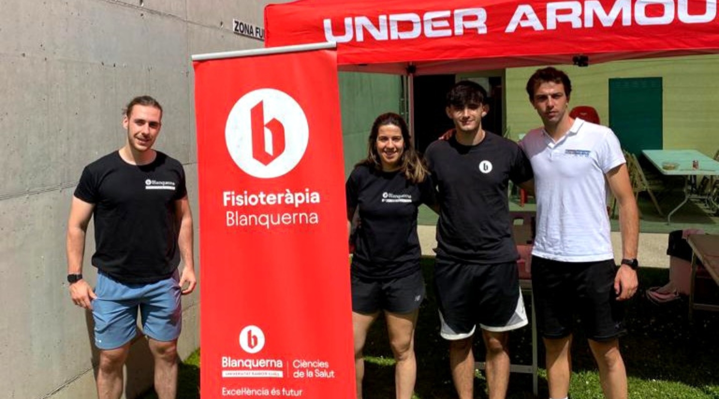 Alumnes de quart curs del grau en Fisioteràpia a la XTrail de Camprodon, realitzant el Servei de Fisioteràpia per als participants de la cursa.
