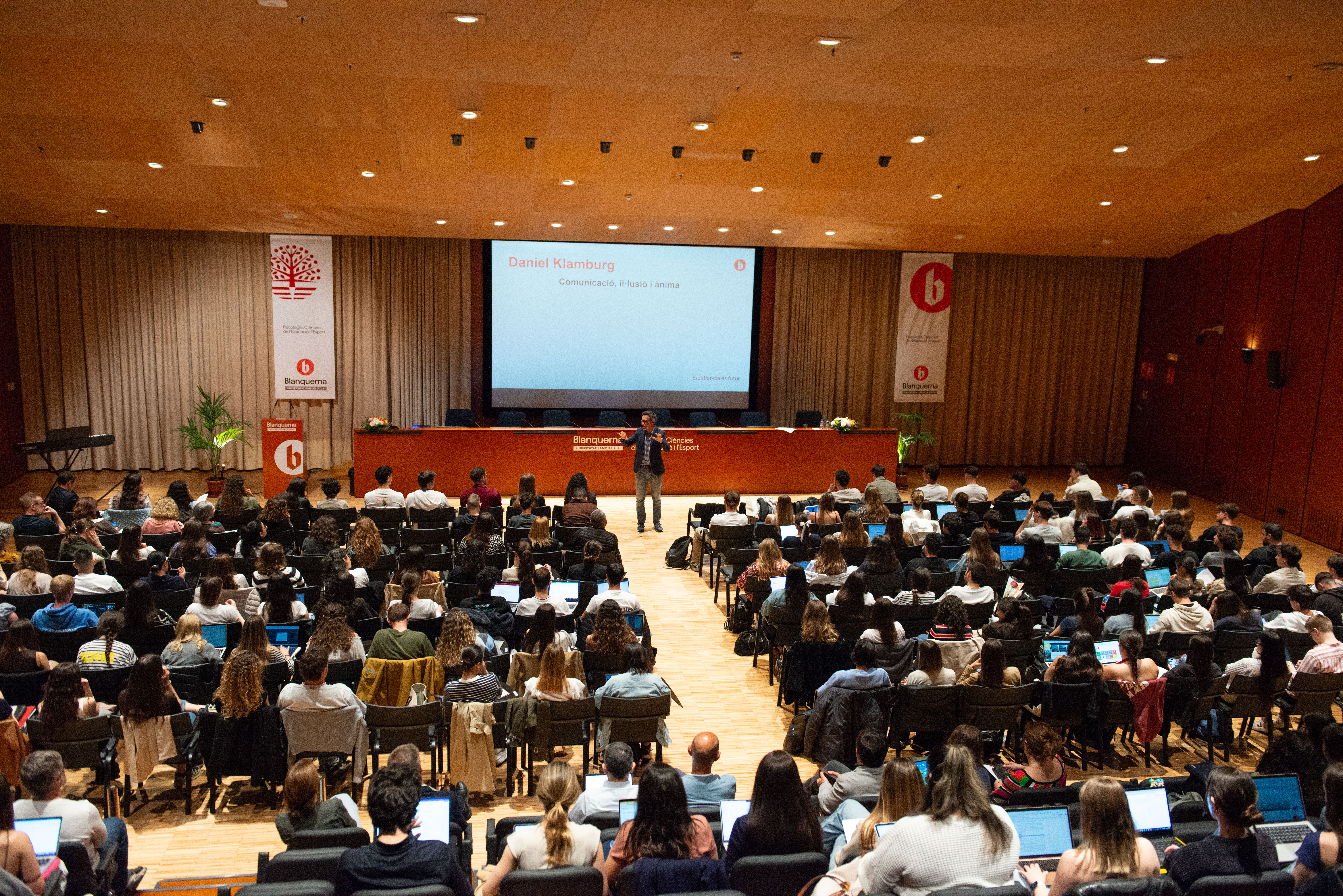 Conferenciant al Congrés d'estudiants a l'auditori