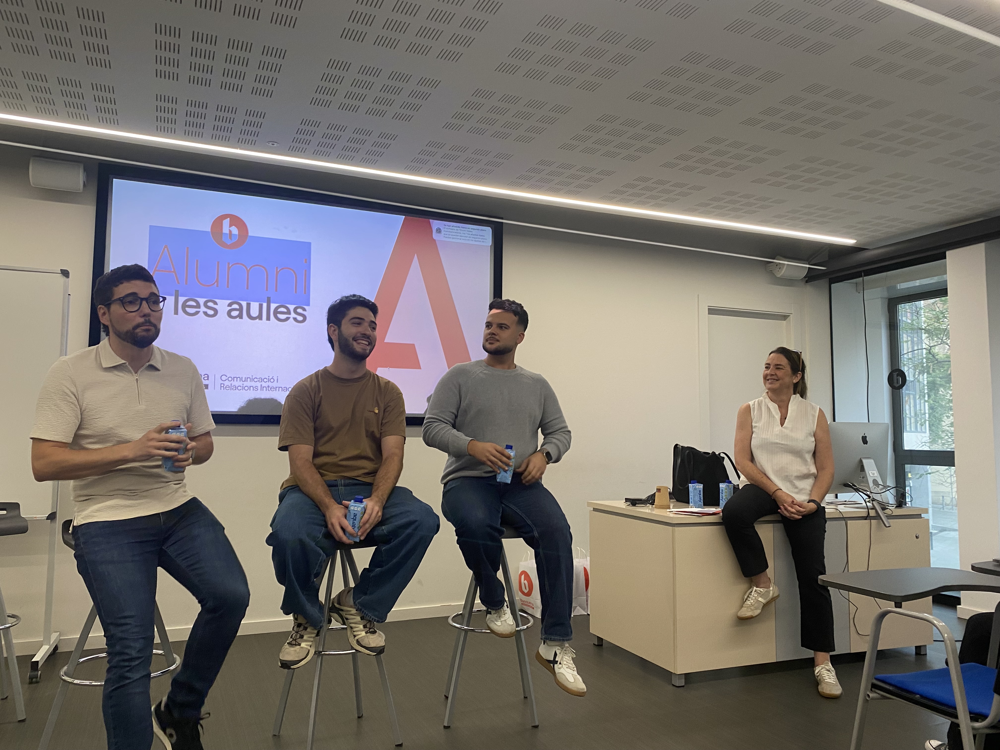 alumni a les aules