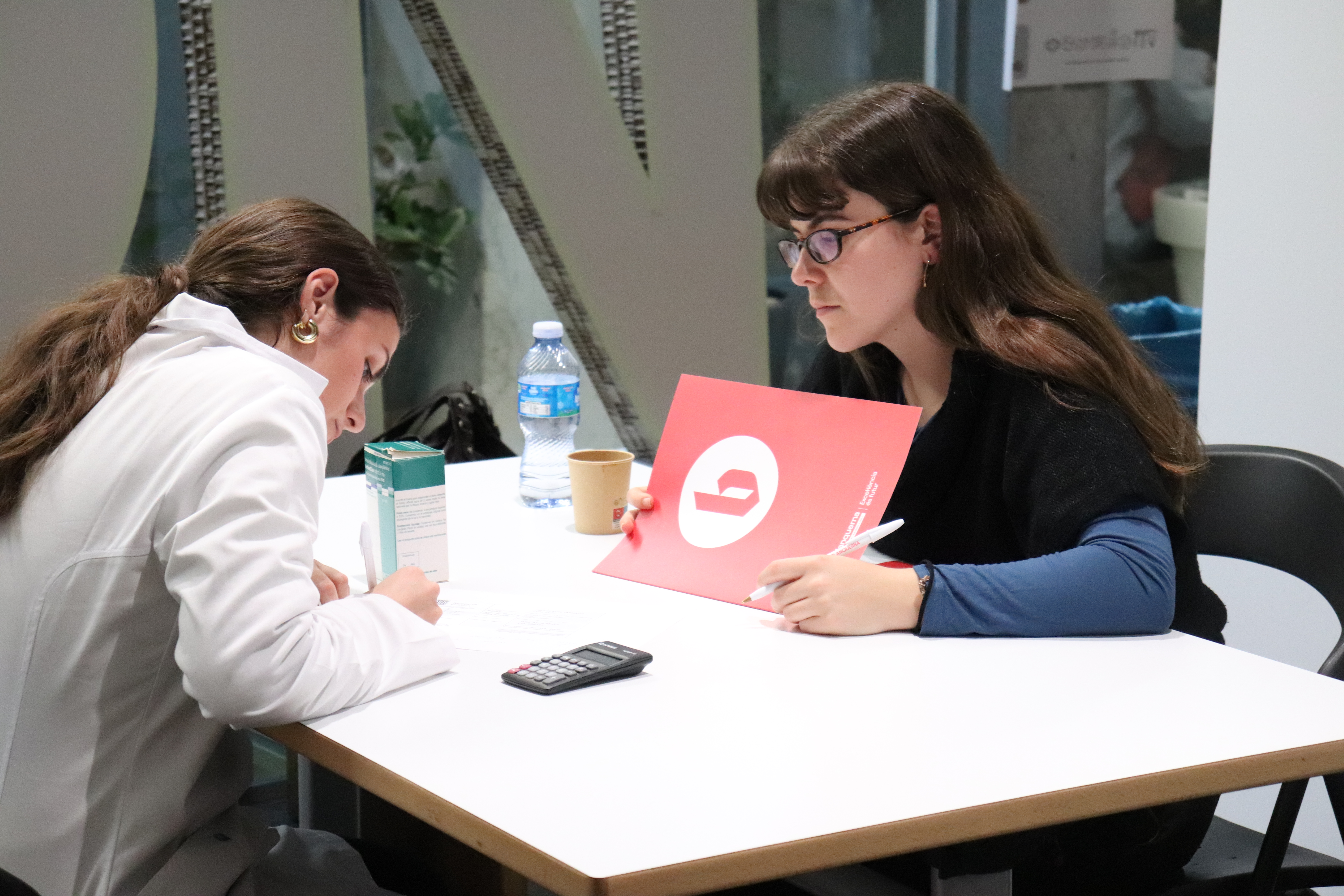 Alumnes durant les proves ACOE