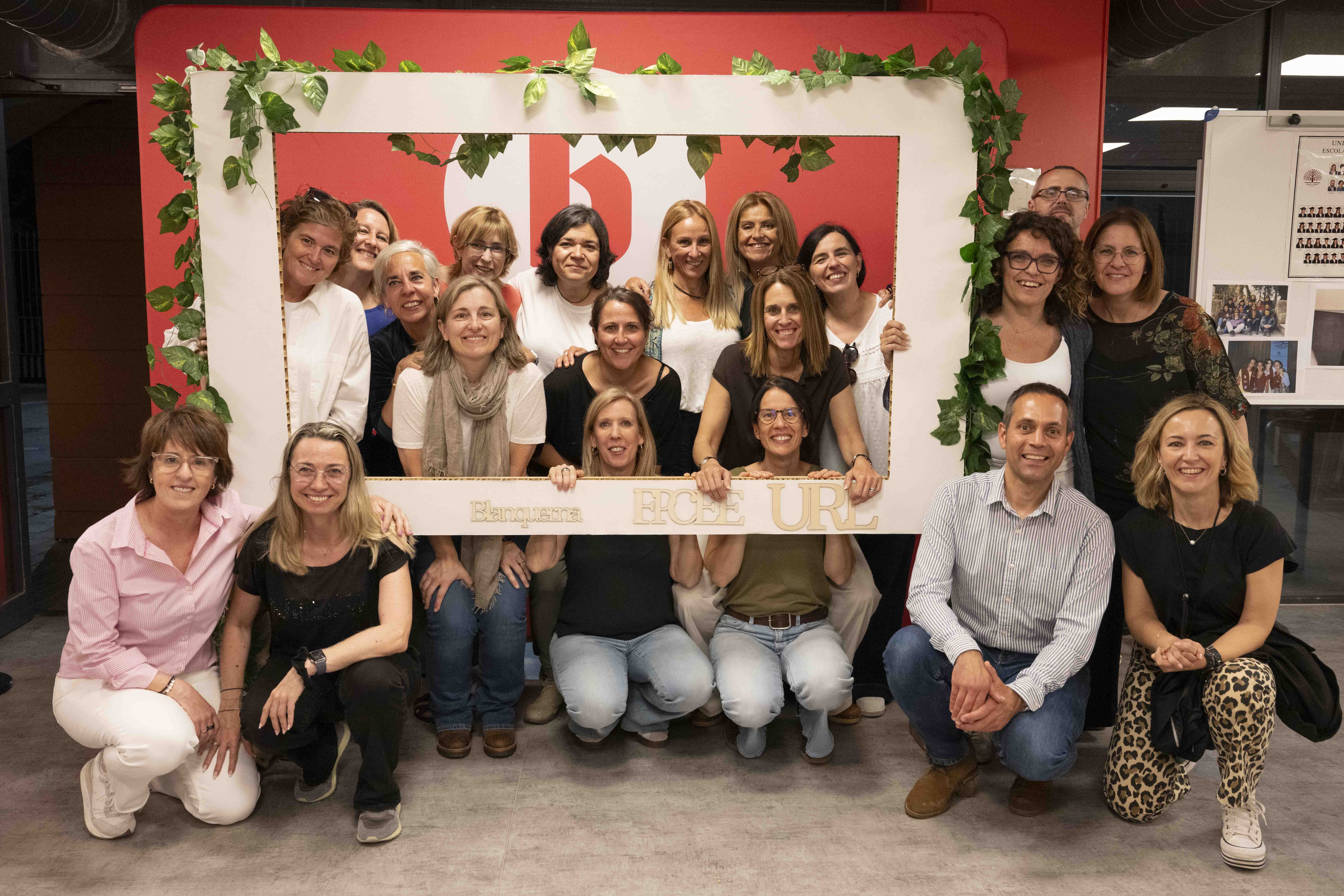 grup de persones en foto call