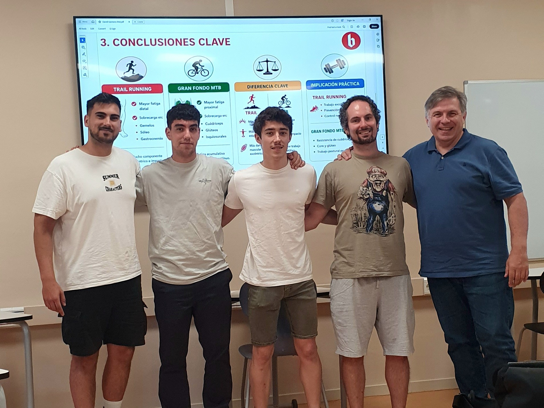 Els estudiants amb el professor