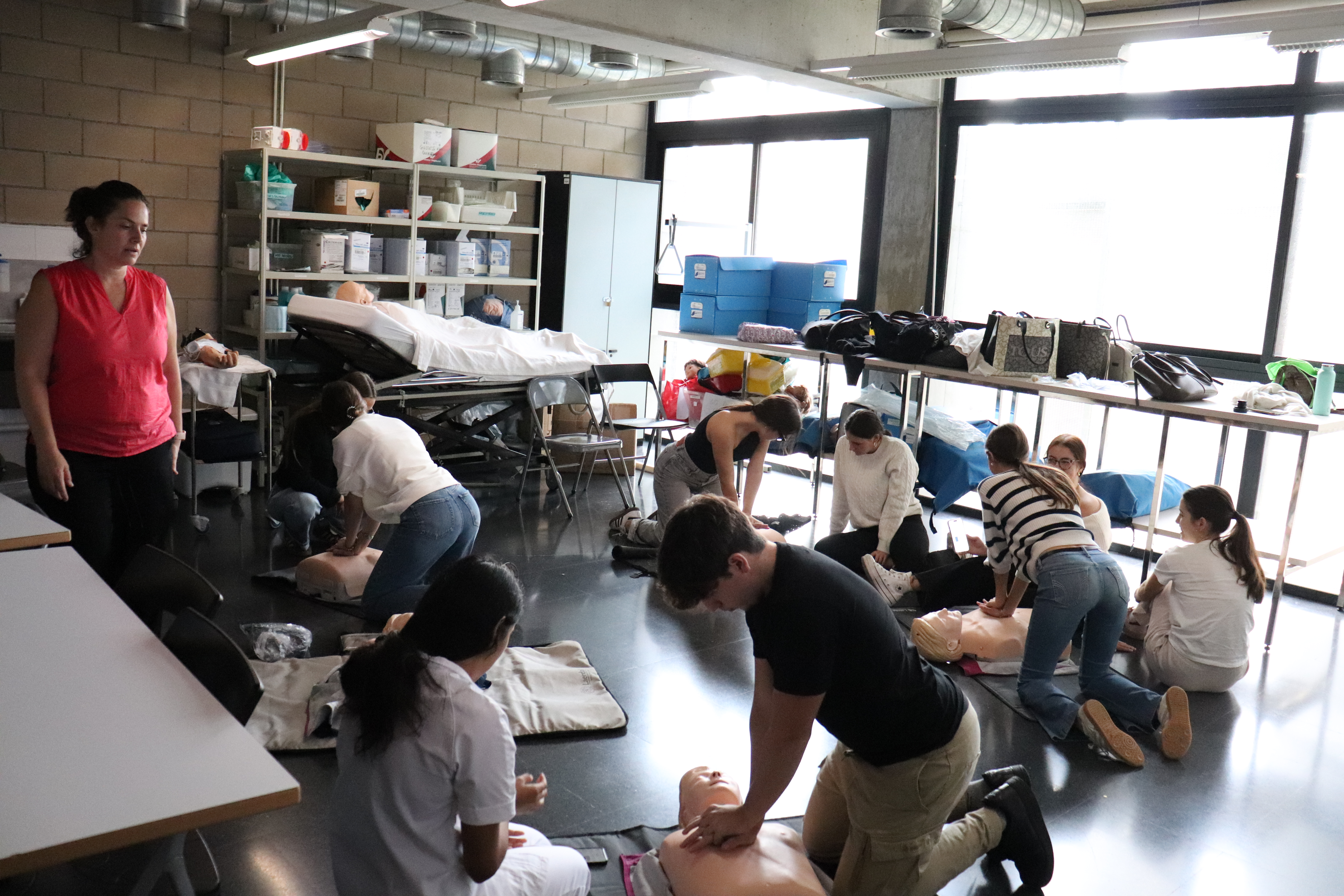 L'alumnat fent el curs de SVB-DEA