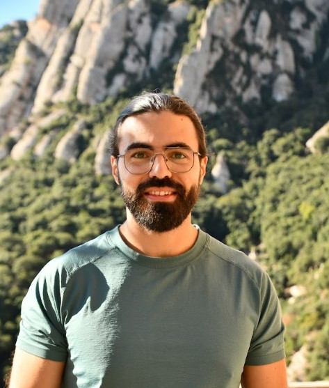 alumni davant Montserrat