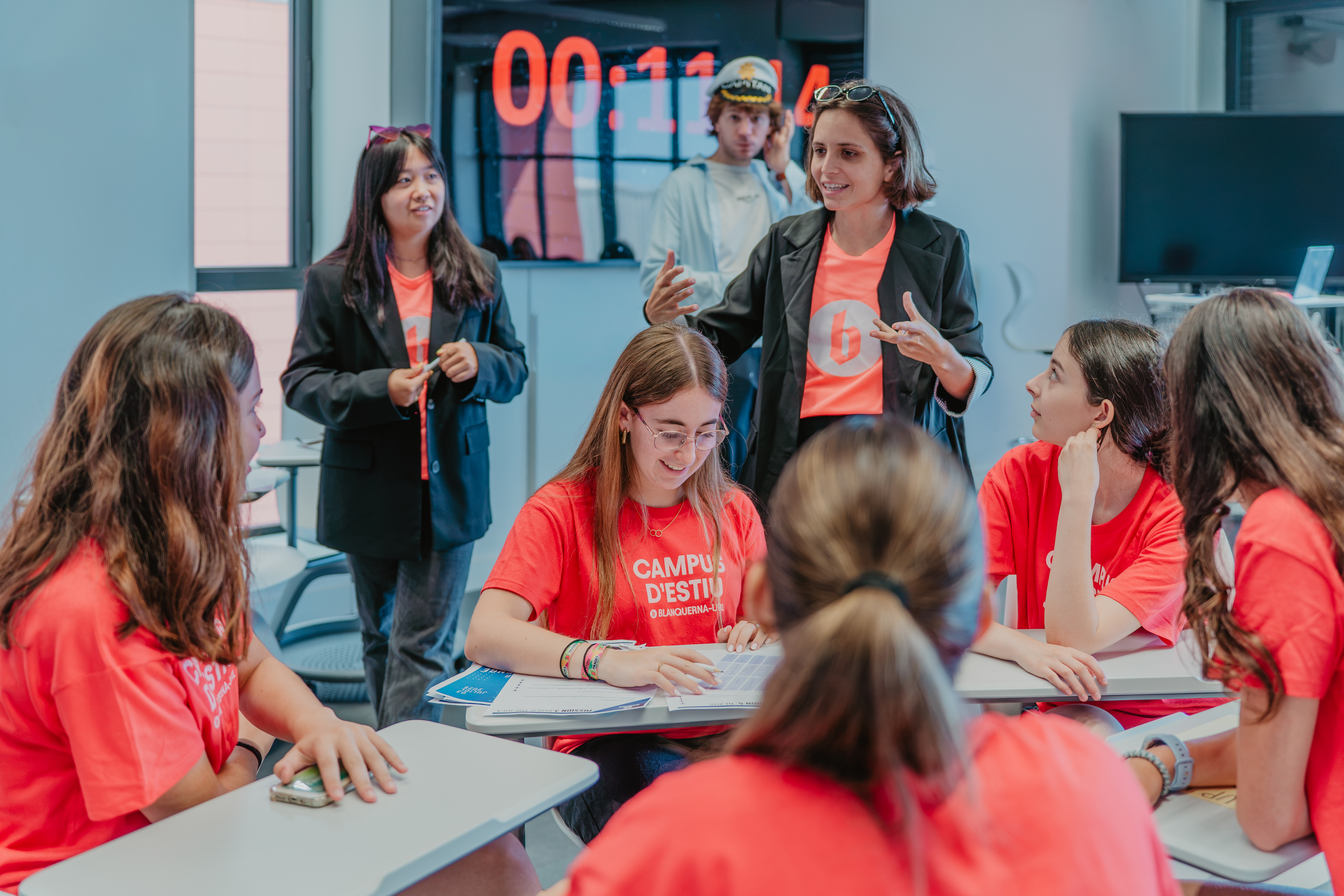 Participants del Campus estiu 2026 asseguts en cercle durant una sessió de treball.