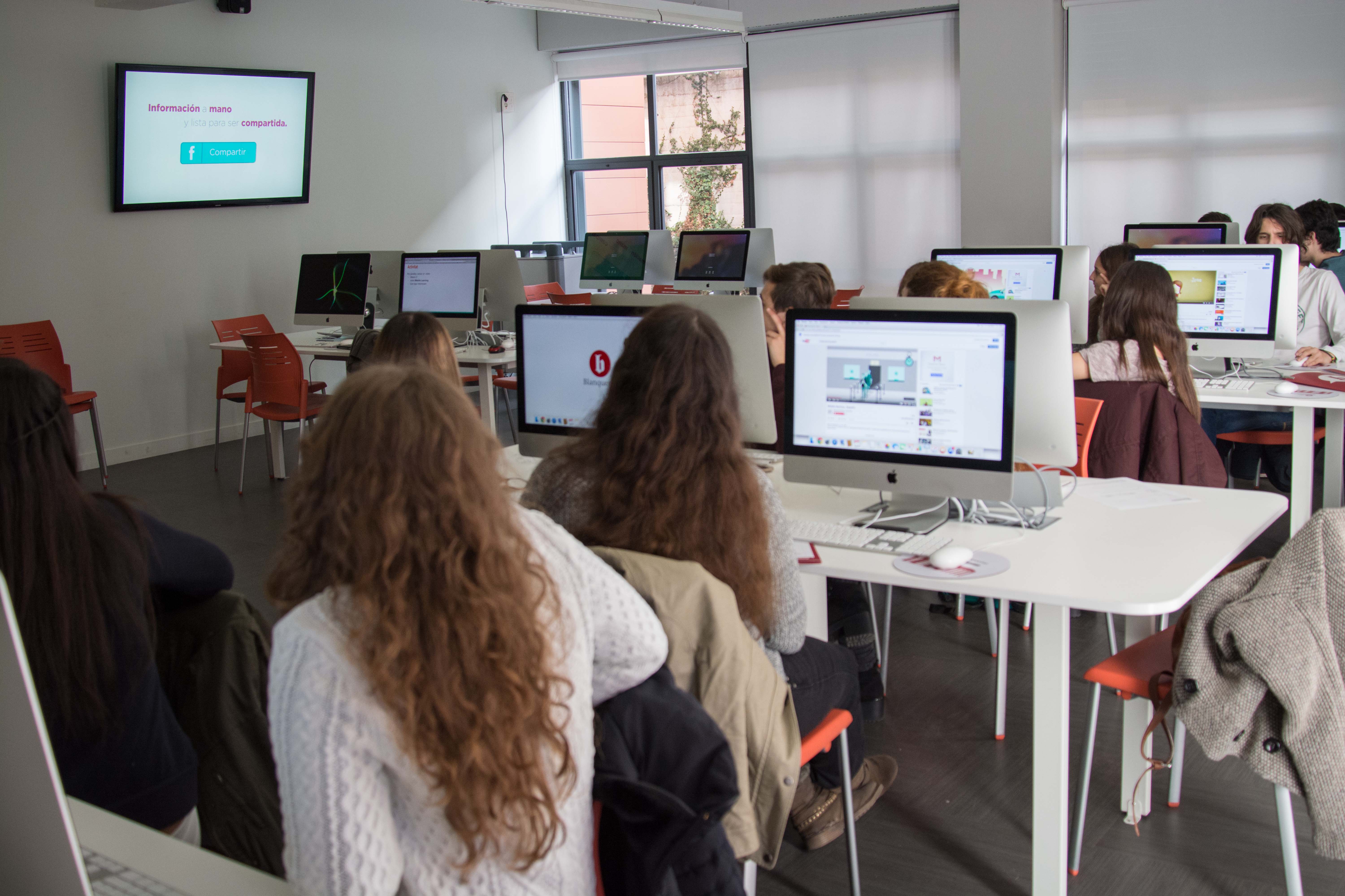 Estudiants de Batxillerat i Cicle Formatiu als Tallers Blanquerna-Escola