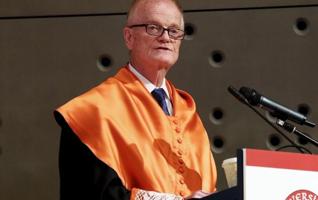 James Gregory Payne, an expert in public diplomacy, awarded an honorary doctorate by the URL