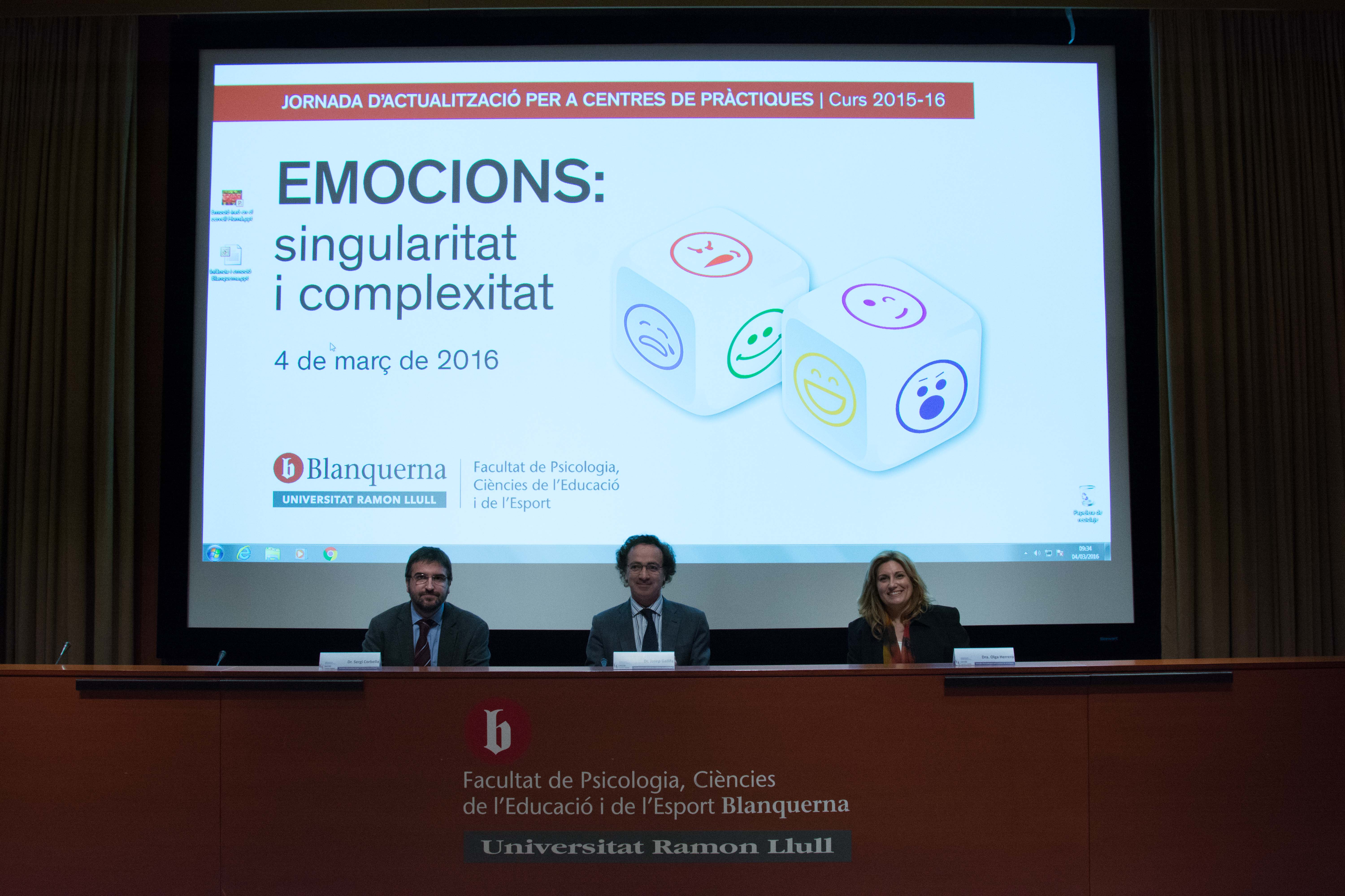 El Dr. Josep Gallifa, degà de la Facultat, el Dr. Sergi Corbella, vicedegà de la Facultat, i la Dra. Olga Herrero, coordinadora de pràctiques de la Facultat