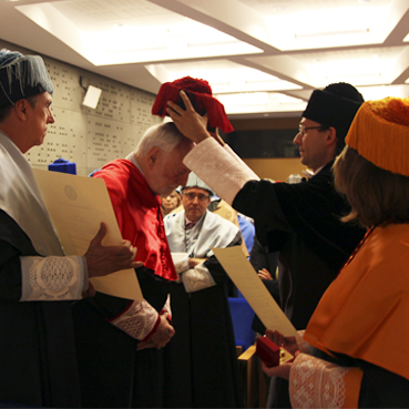 Diplomatic Francesc Vendrell investit doctor Honoris Causa