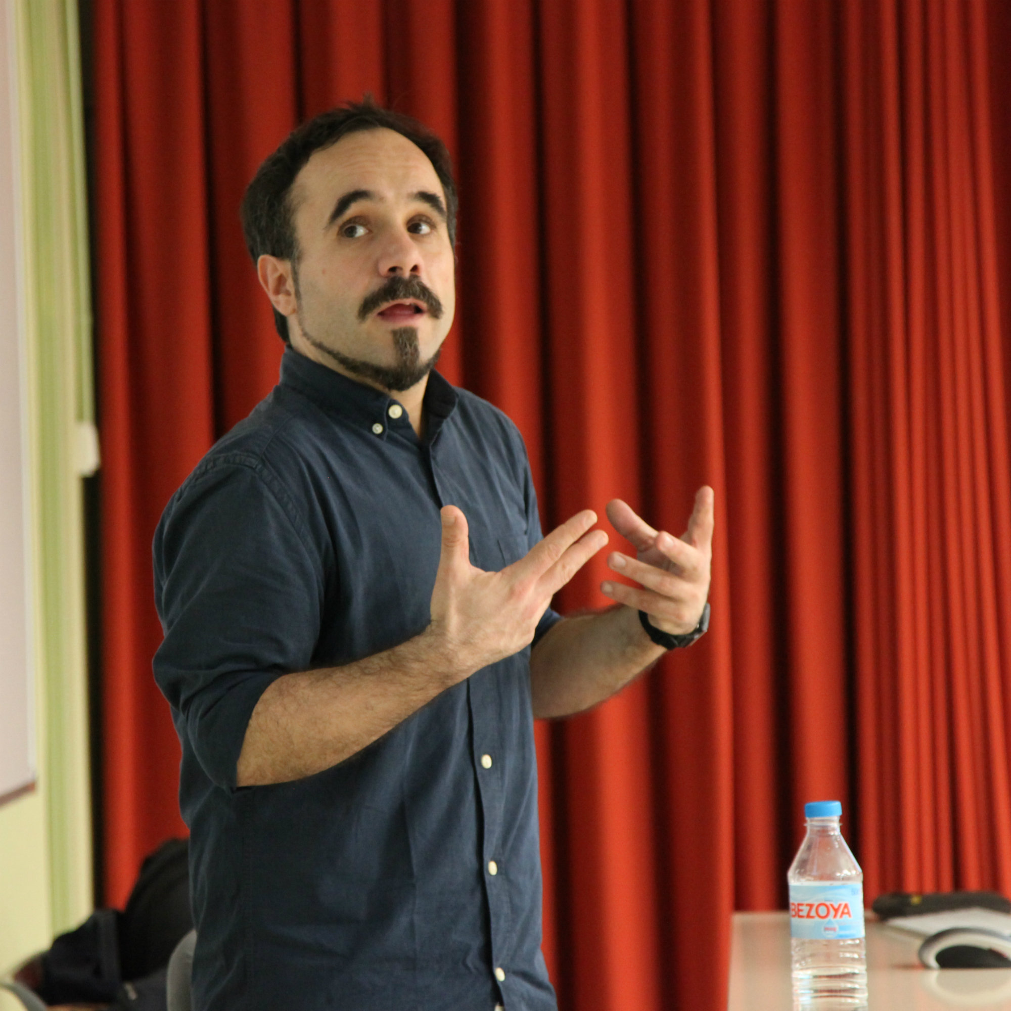 Koldo Serra: «Espero que nuestra película sirva para crear interés en los bombardeos de Gernika»