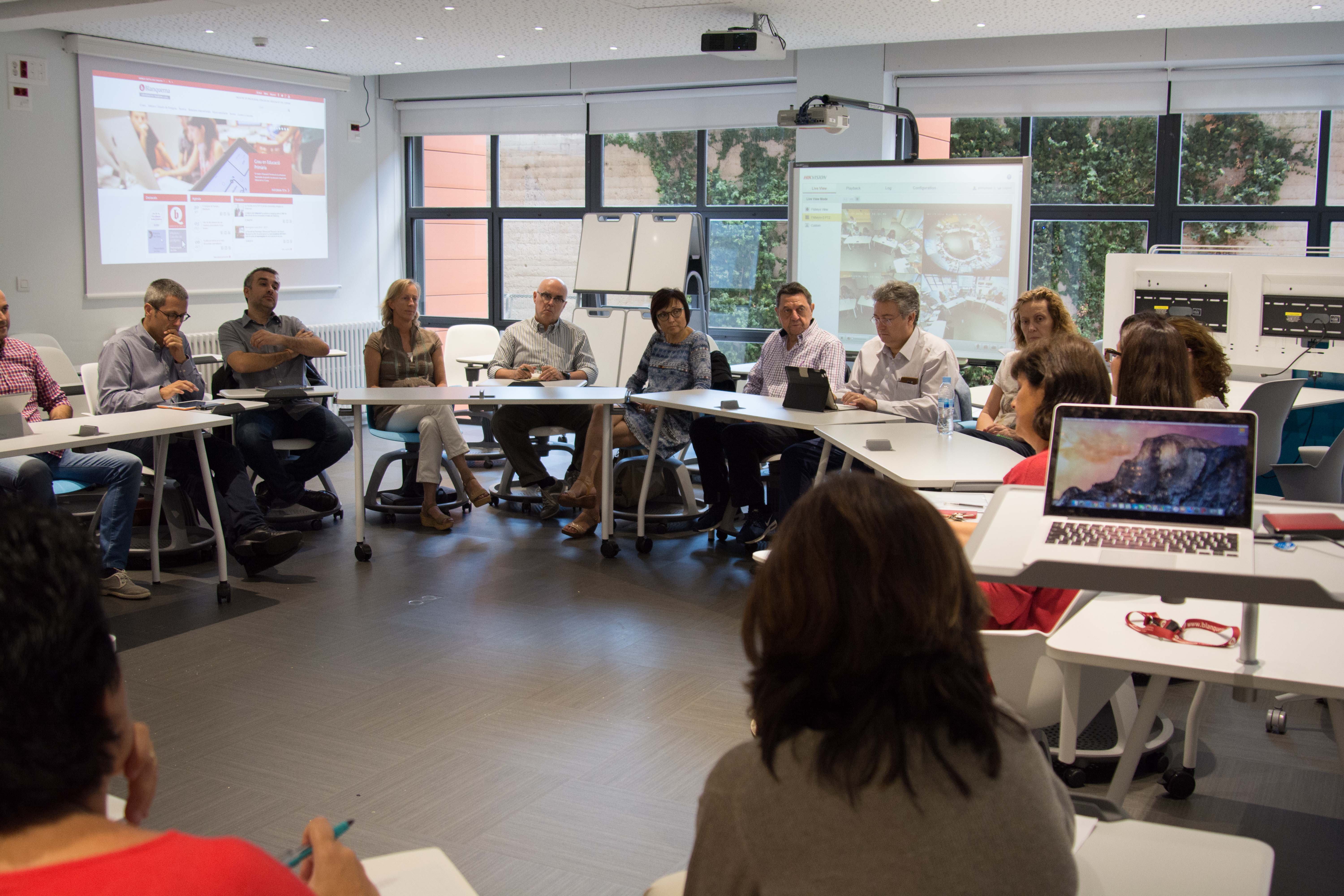 Encuentro de directores de escuela con directivos de la Facultad