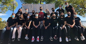 Un grup d'estudiants de la Facultat col.labora en el servei de fisioteràpia de la Mitja Marató de Collserola