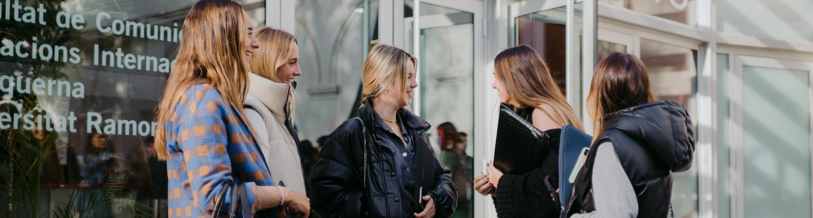 Alumnes exterior FCRI