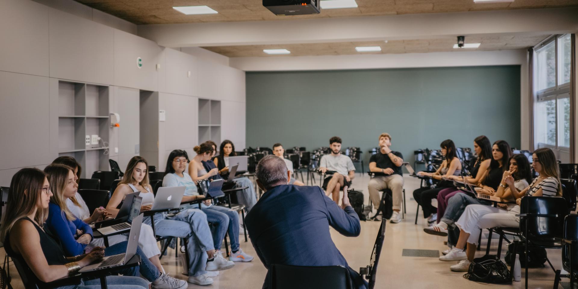 Facultat de Comunicació i Relacions Internacionals