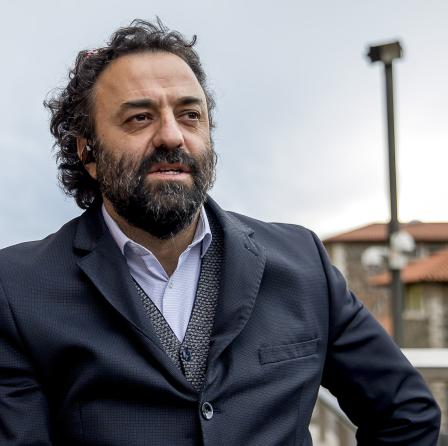 August Tarragó a la porta de la facultat