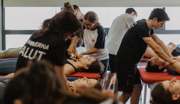 Alumnes de Fisioteràpia a la FCS