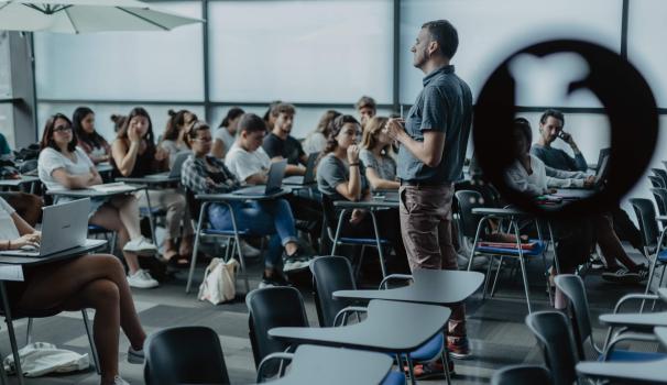 Aula a la biblioteca de la FCRI