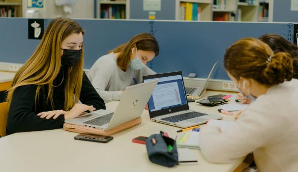 biblioteca de la FCS