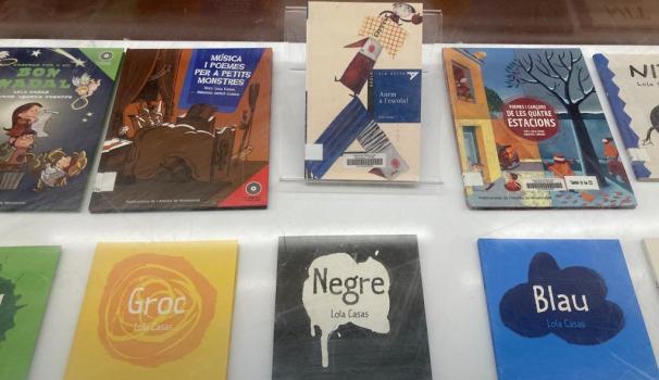 Biblio exposició Lola Casas