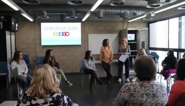 Activitat Aprenentatge Servei amb l Fundació ARED, impartida per quatre estudiants d'Infermeria