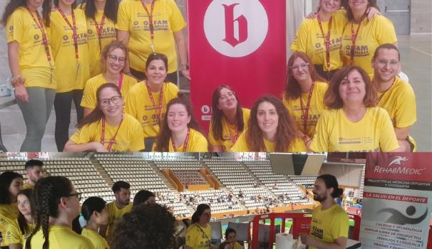 Estudiants d'Infermeria i de Fisioteràpia com a voluntaris a la Trailwalk Girona, la caminada solidària organitzada per Oxfam Intermon.