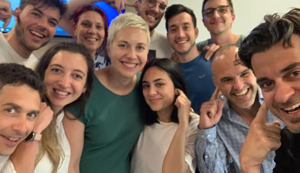Alumnes del Títol d'Expert/a universitari/a en Fisioteràpia Maxil·lofacial en una classe dedicada a el tinnitus, amb la Dra. Sarah Michiels.