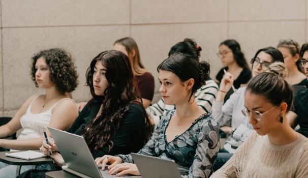 Doble grado en Periodismo y Comunicación Corporativa y en Relaciones Internacionales