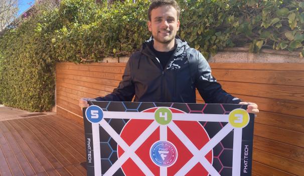 David Batalla posa amb la FMAT.