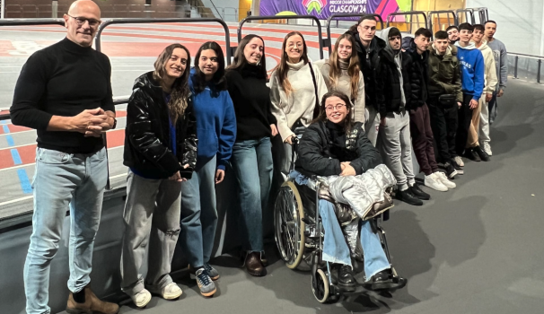 Grup visitant establiments esportius a Escòcia