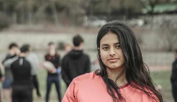 estudiant-jugant-a-fútbol