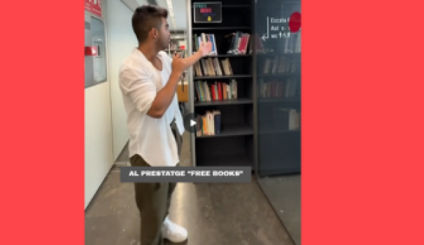 Reel esporgada de llibres a la Biblioteca horitzontal