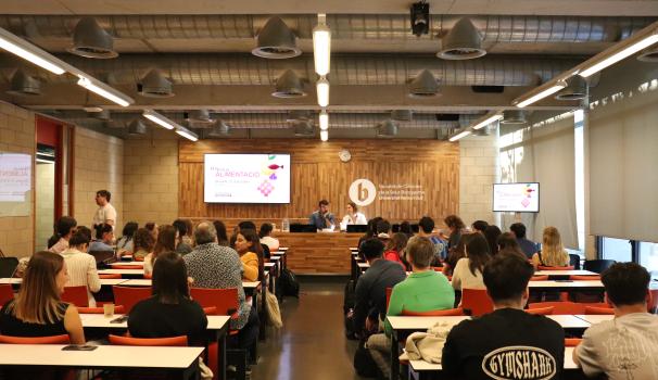 sala plena d'alumnes atents a la jornada de presentació del projecte NEXUS