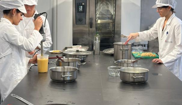 L'alumnat durant la sessió de la disfàgia