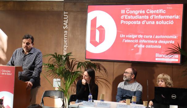 Els ponents d'una de les taules rodones