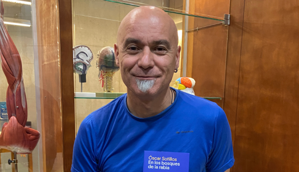 Óscar Sotillos amb el seu nou llibre 'En los bosques de la rabia'