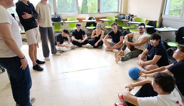 Alumnat de Fisioteràpia en els tallers sobre salut, exercici i prevenció