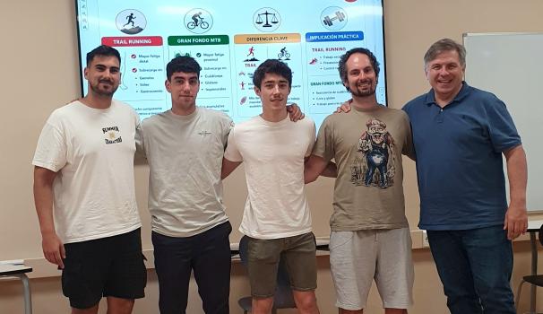 Els estudiants amb el professor