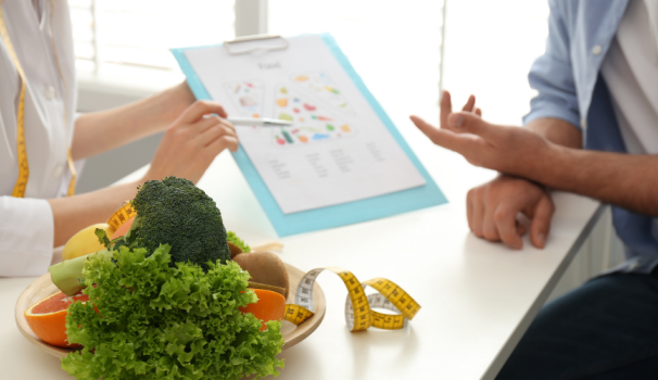 Imatge de recurs d'una entrevista amb una nutricionista