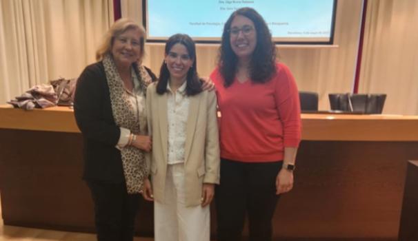 alumni amb professores en presentació