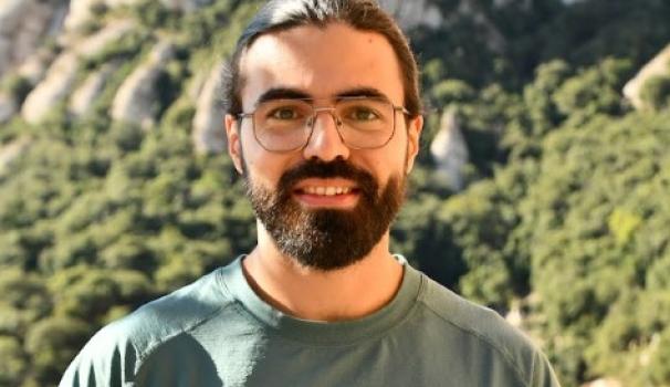 alumni davant Montserrat