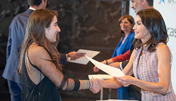 L’Alumni Clara Calderó rep la beca de ‘la Caixa”’ per a cursar estudis de postgrau a Londres