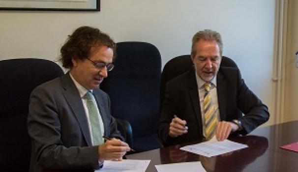 Signatura conveni entre BLanquerna i Jesuïtes Educació