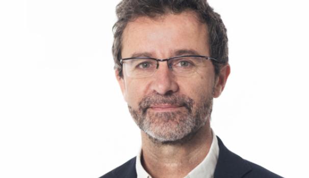 Alfred Vernis durant participa en la Jornada Oberta Blanquerna