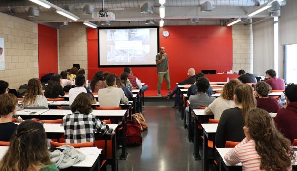 La importancia de que el movimiento se asocie al placer, uno de los mensajes de la Jornada de Estudiantes