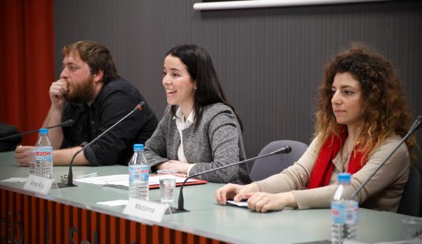 El fotoperiodista Santi Palacios i una refugiada siriana reflexionen sobre la crisi dels refugiats a Blanquerna-URL