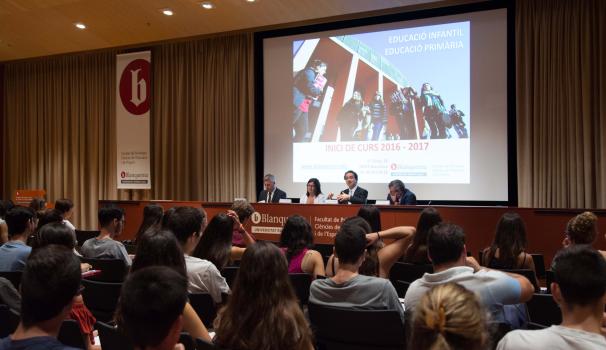 El Dr. Josep Gallifa da la bienvenida a los nuevos estudiantes