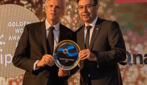 Josep M. Bartomeu, presidente del FC Barcelona, recibe el IPRA Golden World Award 2018