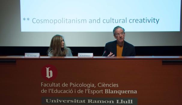 Dr. David Hansen hablando del compromiso ético del maestro